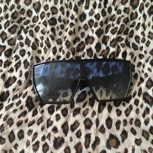 Retro Blue Shield Sunglasses 🕶